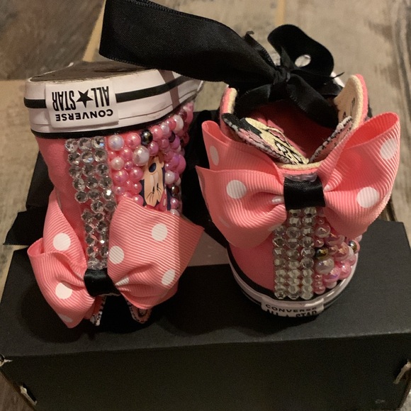 Kids Pink Converse Minnie Mouse hi-top sneakers with beautiful bedazzled details